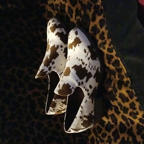 NWOT, Adorable Size 7 cow print shoes - Picture 2 of 2